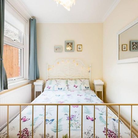 2 Bedroom Apartment Harrow Buitenkant foto