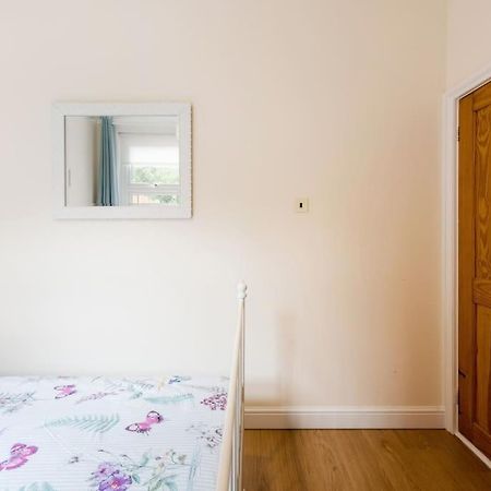 2 Bedroom Apartment Harrow Buitenkant foto
