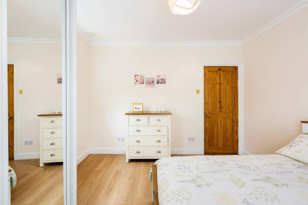2 Bedroom Apartment Harrow Buitenkant foto