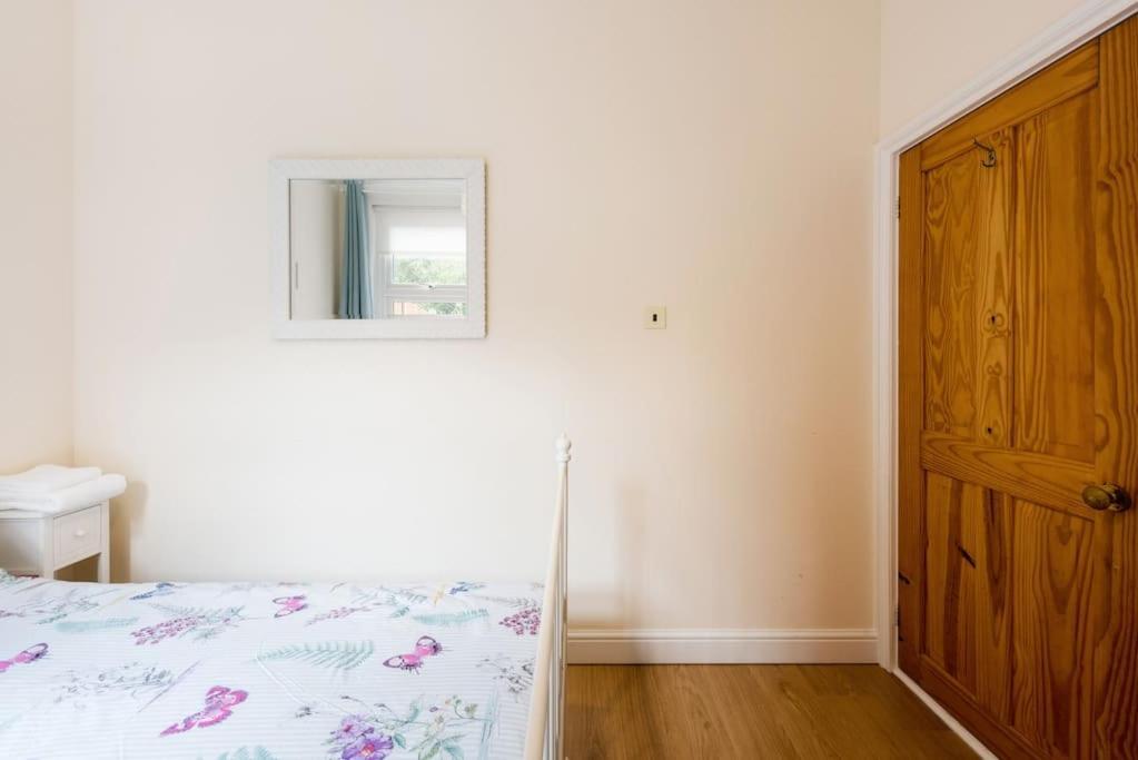 2 Bedroom Apartment Harrow Buitenkant foto