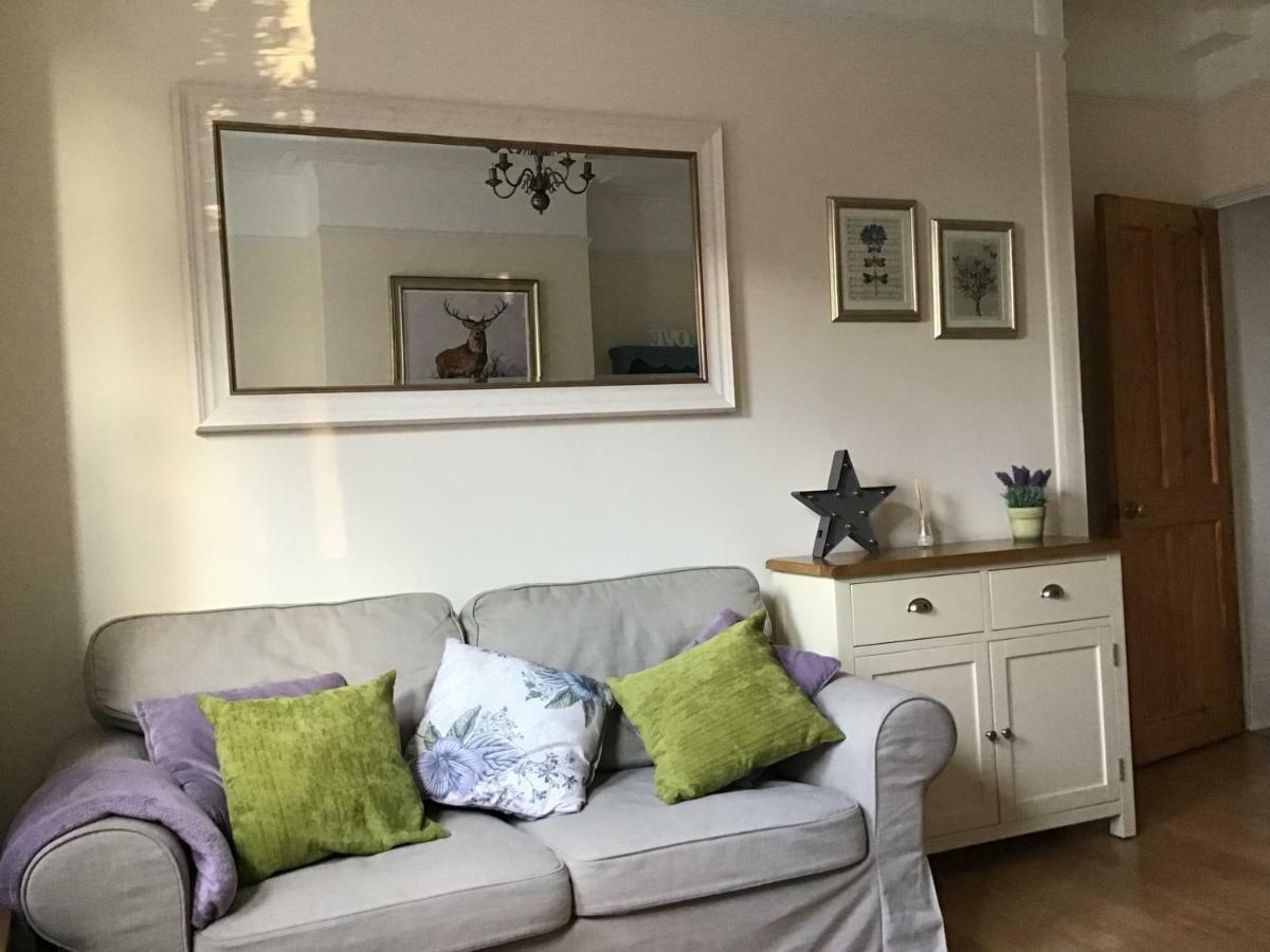 2 Bedroom Apartment Harrow Buitenkant foto